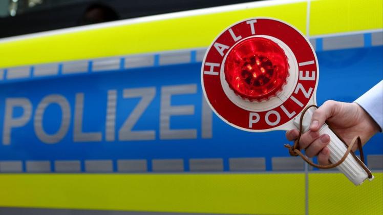Ein kurioser Einsatz der Brandenburger Polizei sorgt für Belustigung. Im Mittelpunkt: ein Mann, ein Roller, keine Kleidung. Foto: imago images/Eibner