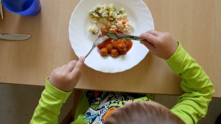Essen im Kindergarten. Symbolfoto: Imago/biky