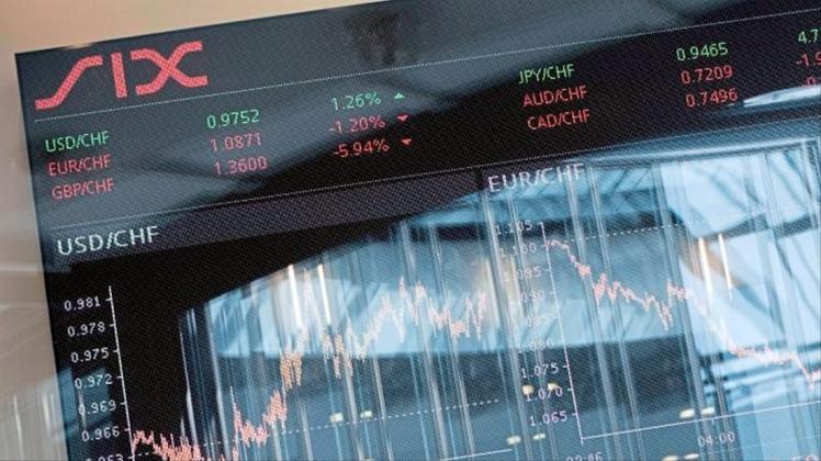 Indizes der Schweizer Börse in Zürich: Rund 30 Prozent der Schweizer Börsenschwergewichte - darunter Nestlé, Roche und Novartis - werden im Ausland gehandelt. 