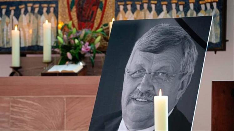 Der Kasseler Regierungspräsident Walter Lübcke war in der Nacht zum 2. Juni auf der Terrasse seines Wohnhaus in Nordhessen mit einem Kopfschuss getötet worden. 