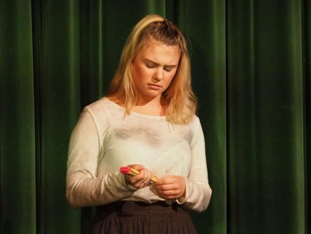 Angelehnt ist das Musical an "Das Mädchen mit den Schwefelhölzern". Hier mit Kira Partheil. Foto: Niklas Golitschek