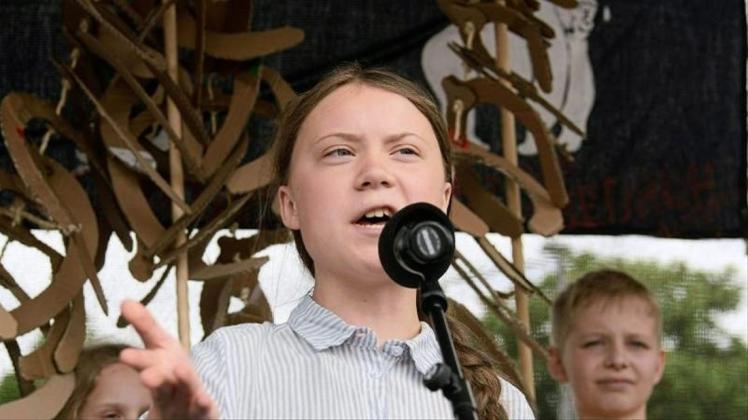 Greta Thunberg, Klima-Aktivistin aus Schweden, spricht während einer Demonstration für Klimagerechtigkeit in Wien. 