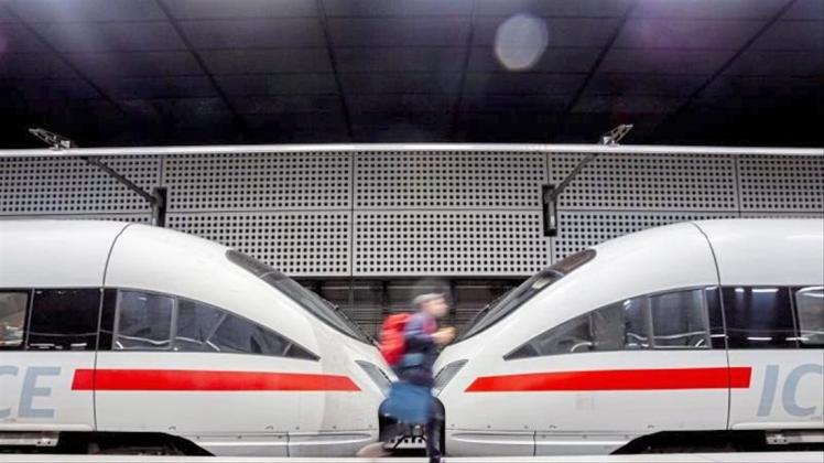 Die Deutsche Bahn hat ihre Kunden nach eigenen Angaben im Mai wieder etwas seltener warten lassen. 79,8 Prozent der Fernzüge waren pünktlich. 