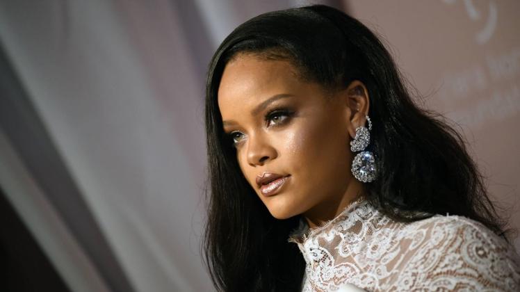 Mehr Geld als sie hat keine: Sängerin und Mode-Macherin Rihanna. Foto: imago images / Kristin Callahan