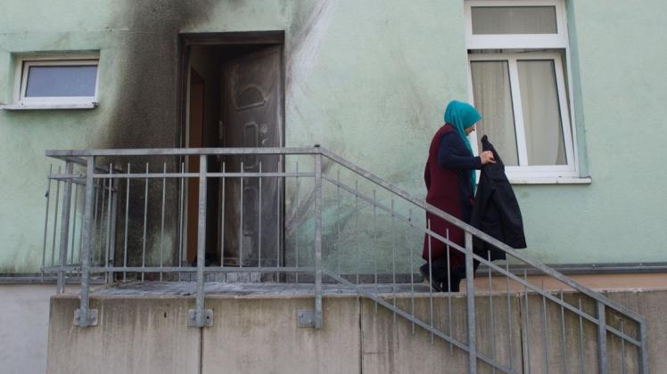 Die Zahl der Straftaten gegen Muslime und Moscheen ist in Deutschland zu Jahresbeginn auf den tiefsten Stand seit zwei Jahren gesunken. Das Archiv-Foto zeigt eine Moschee in Dresden (Sachsen), vor der 2016 ein Sprengstoffanschlag verübt wurde. Foto: Sebastian Kahnert/dpa