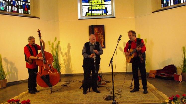 Die Musiker Stefan Engelmann, Helmut Eisel und Michael Marx gaben in der Haselünner Klosterkirche ein besonderes Konzert. 