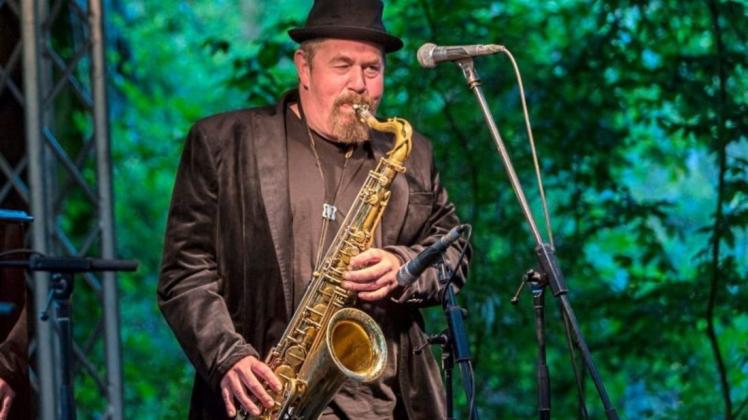 Der Osnabrücker Saxophonist und Sänger Tommy Schneller feiert sein 30-jähriges Bühnenjubiläum in Osnabrück. 
