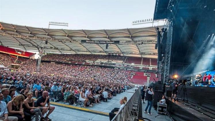 Sänger Phil Collins hörten in Stuttgart 38.000 Menschen zu. 