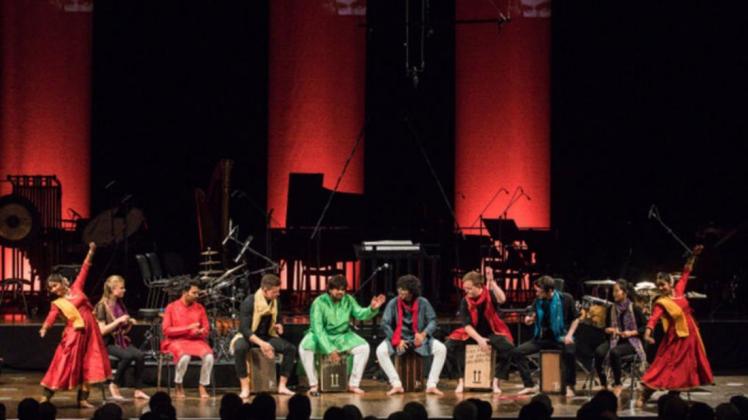 Unter dem Motto „Indian Dance, Drums & Beats“ tritt am Freitag, 7. Juni 2019, die Schlagwerkgruppe MASAFAT aus Indien im Papenburger Theater Alte Werft auf. 