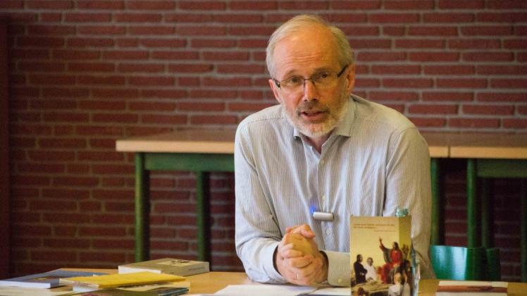 Der Theologe Thomas Nauerth referierte über ökumenische Friedensarbeit als eine Erfolgsgeschichte der Vergangenheit und als eine Perspektive für die Zukunft der Kirchen. Foto: Jannik Zeiser