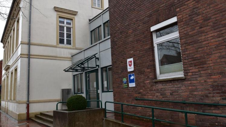 Vor dem Jugendschöffengericht am Amtsgericht Papenburg wird gegen drei junge Männer verhandelt, die im November 2013 eine Tankstelle überfallen haben sollen. Foto: Maike Plaggenborg/Archiv