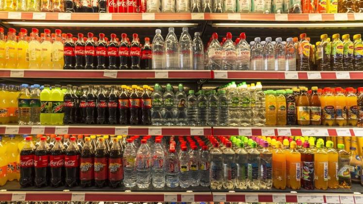 Getränke zählen an Autobahnraststätten zu beliebten Produkten. Foto: imago images/Helmut Meyer zur Capellen