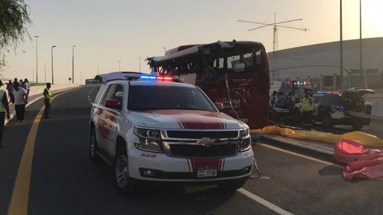 Bei einem schweren Busunglück in Dubai sind mehrere Menschen ums Leben gekommen. Foto: dpa/AP/Uncredited/Dubai Police HQ