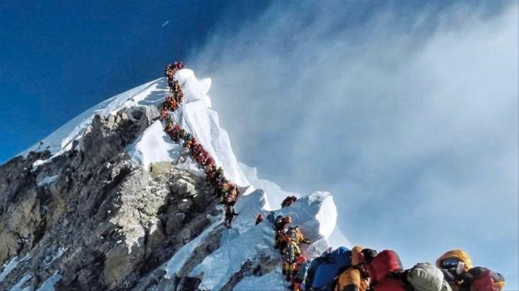 In jeder Saison versuchen Hunderte Bergsteiger, den Gipfel des Mount Everest zu erklimmen. 