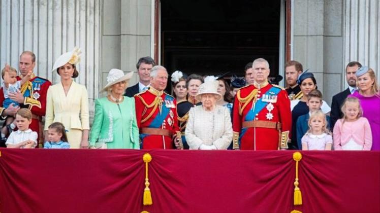 Auf dem Balkon des Buckingham Palastes: Die Queen feiert mit ihrer Familie Geburtstag. 
