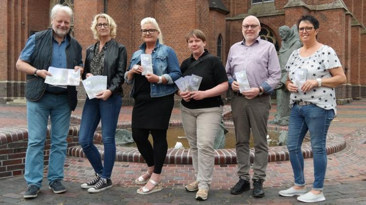 Wünschen sich mehr Teilnehmer und Sponsoren bei der diesjährigen "Benefiz-Pfarr-Radtour": Die Vorstandsmitglieder des Fördervereins „Brise“ (von links) Wichard Klein, Sandra Speckmann, Silke Kuivenhoven, Marie Zabel und Betty Lüken sowie Diakon Martin Hagedorn (Zweiter von rechts.). 