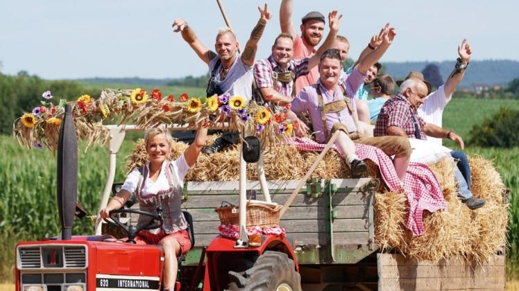 Bauer sucht Frau 2019: Inka Bause und ihre Kandidaten. Foto: TVNOW / Guido Engels