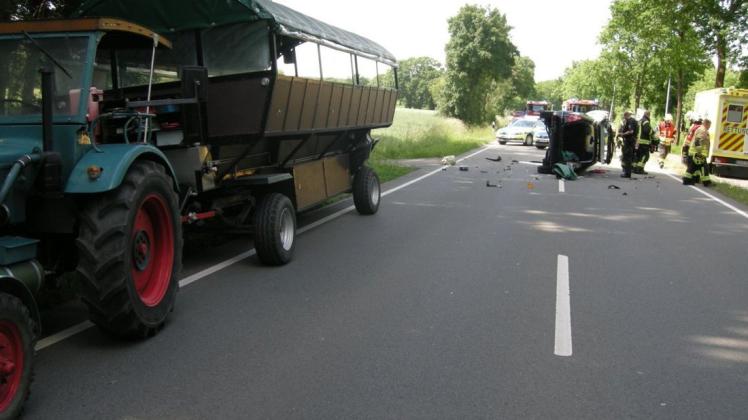 Auf der Seite liegen geblieben ist der Wagen des 83 Jahre alten Unfallverursachers. Foto: Freiwillige Feuerwehr Wallenhorst