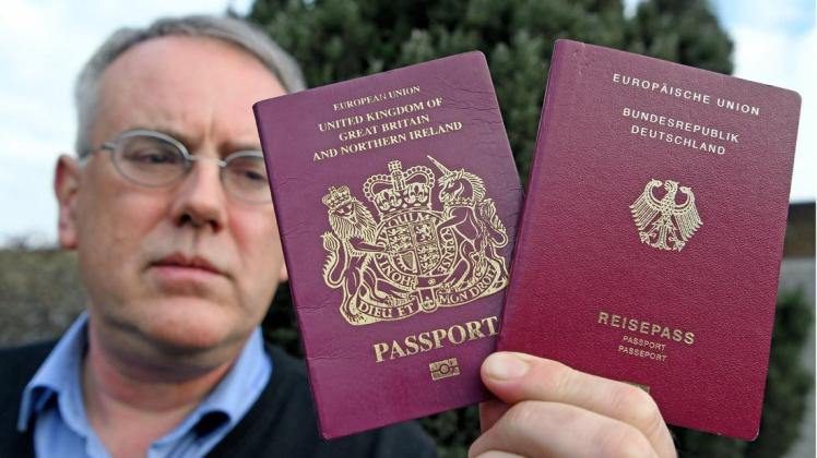 Der Brite Peter Braund, Senior Scout bei britischen und deutschen Fußballvereinen, möchte die deutsche Staatsbürgerschaft noch vor dem Brexit erwerben. Foto: dpa