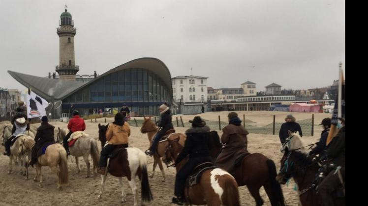 Die Ausritte der Pferdefreunde der Ostseeküste sind ein fester Bestandteil des Warnemünder Wintervergnügens.
