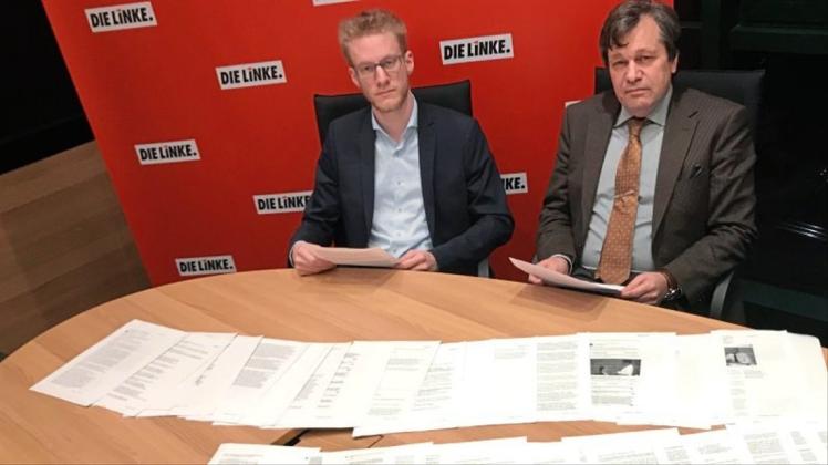 Eine 107-seitige Akte mit persönlichen Daten soll einem Antrag auf Parteiausschluss beigelegen haben. Linken-Kreistagsfraktionschef Andreas Maurer (r.) und Kreistagsmitglied Lars Büttner sprechen von „Stasi-Methoden“ der Genossen. 