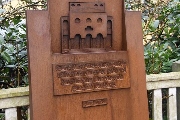 Die Gedenktafel an der Cramerstraße erinnert an die Synagoge der jüdischen Gemeinde, die dort zwischen 1928 und 1938 beheimatet war. Foto: Christopher Bredow Die Gedenktafel an der Cramerstraße erinnert an die Synagoge der jüdischen Gemeinde, die dort zwischen 1928 und 1938 beheimatet war. Foto: Christopher Bredow