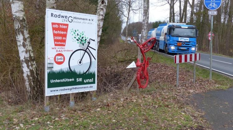 Viele rote Fahrräder: Die aktiven Radweg-Initiativen an der Wellingholzhausener Straße (Bild) und Allendorfer Straße bekamen jetzt auch vom Umweltausschuss grünes Licht für ihre Verträge mit der Stadt. Foto: Norbert Wiegand