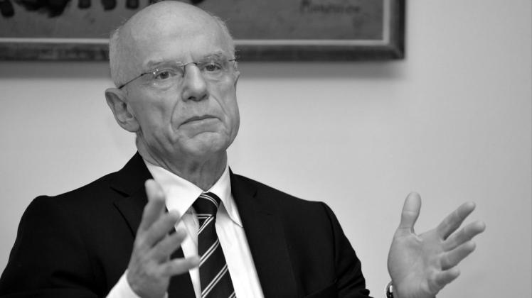 Bremens Bürgerschaftspräsident Christian Weber (SPD) ist gestorben. Das Bild zeigt ihn während einer Pressekonferenz im April 2014. Foto: dpa