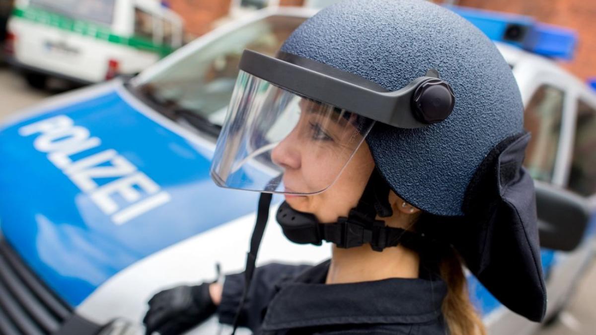 Niedersachsens Polizei Wartet Weiter Auf Schusssichere Helme NOZ