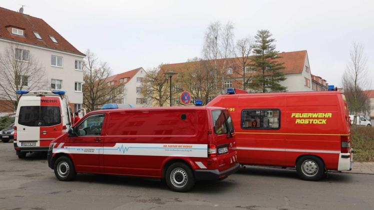 Bewohner Bei der Tweel klagten am Donnerstag über Unwohlsein. Kohlenmonoxidmelder der Feuerwehr schlugen an. Bewohner Bei der Tweel klagten am Donnerstag über Unwohlsein. Kohlenmonoxidmelder der Feuerwehr schlugen an.