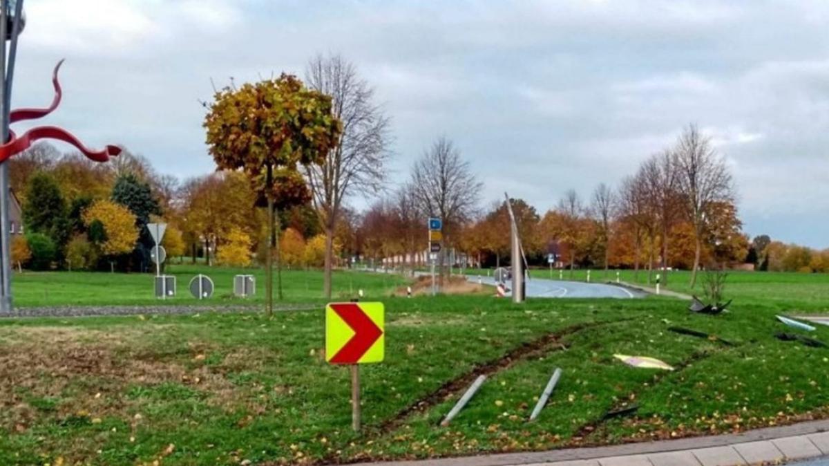 Auto rast über Kreisel Leckermühle und touchiert anderes Auto | NOZ