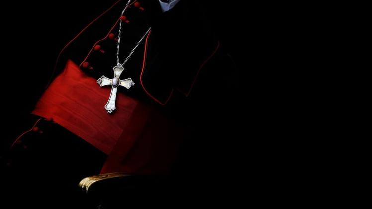 Ein Kardinal in der Vatikanischen Audienzhalle: Papst Franziskus hat 190 Kirchenobere zu einem Gipfeltreffen zum Thema sexueller Missbrauch eingeladen. Foto: Evandro Inetti/ZUMA/dpa