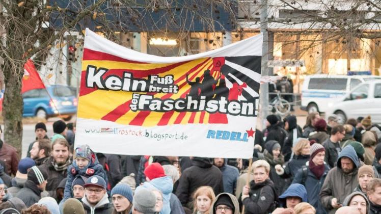 Nach "Vereint für Rostock" hat jetzt die Initiative "Vereint für Stralsund" eine Demonstration für Freitag in Groß Klein angemeldet. Mit doppelt so vielen Teilnehmern und eine Stunde später. Die Polizei ist vorbereitet. Es wird Gegenproteste geben.