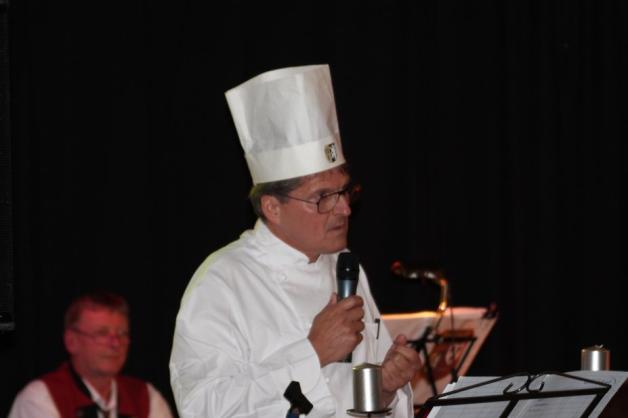 Bürgermeister Guido Halfter amüsierte das Publikum als französischer Koch. Foto: Dominik Lapp