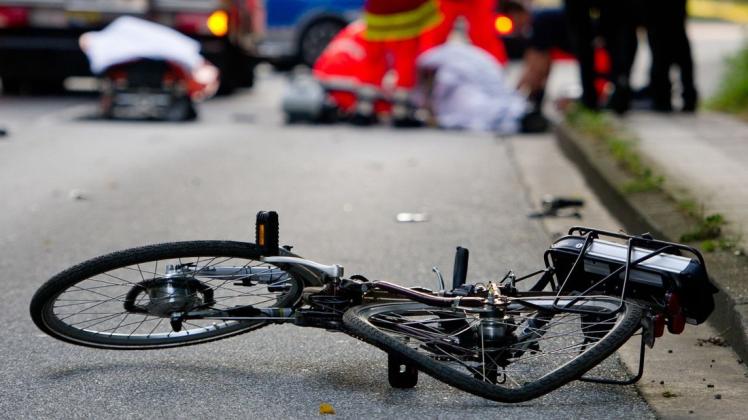 Im vergangenen Jahr sind auf Deutschlands Straßen 445 Radfahrer ums Leben gekommen. Foto: dpa/Daniel Bockwoldt