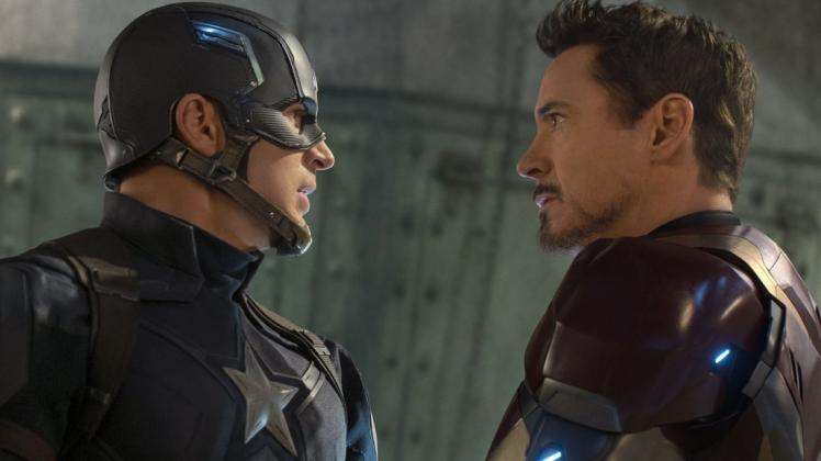 Captain America (Chris Evans) and Iron Man (Robert Downey Jr.) müssen sich wieder zusammenraufen, um Thanos besiegen zu können. Hier eine Szene aus "Captain America: Civil War". Foto: Zade Rosenthal/Marvel 2016