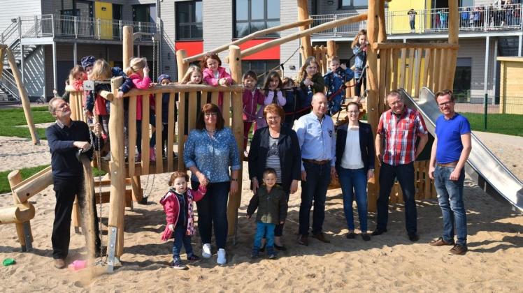 Die Ganderkeseer FDP-Ratfraktion traf beim Besuch der Kita Bargup auf strahlende Kinder, die sich in der neuen Einrichtung wohlfühlen. Foto: Christopher Bredow
