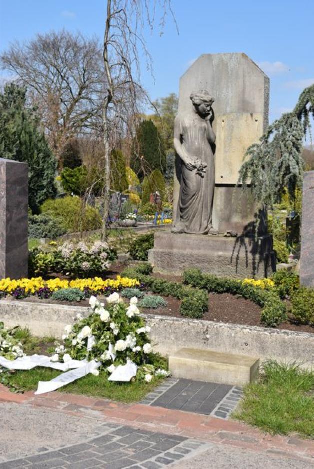 Schön angelegt, aber für Angehörige pflegefrei: Der Erinnerungsgarten auf dem evangelischen Friedhof an der Wildeshauser Straße ist beliebt. Foto: Sonia Voigt