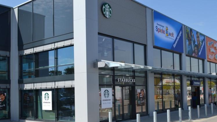 Drei Neue im Ochtum-Park: Die Spielewelt von Ravensburger und der Storck-Store sind bereits eröffnet, Starbucks folgt am 9. Mai. Foto: Dirk Hamm