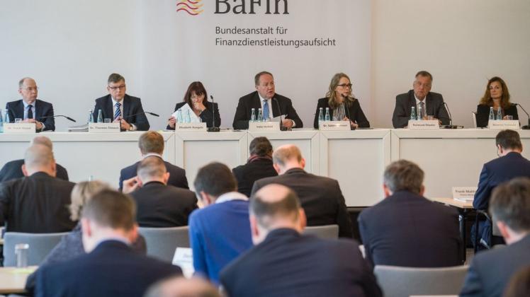 Das Direktorium der Finanzaufsicht Bafin um Präsident Felix Hufeld (Mitte) stellte sich am Dienstag den Fragen der Journalisten. Foto: dpa