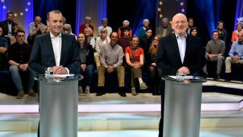 Manfred Weber (links) und Frans Timmermans in der Wahlarena der ARD zur Europawahl 2019.