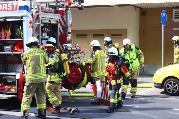 Der Feuerwehr ist am Samstag ein Wohnungsbrand im Kaufpark gemeldet worden. Am Ende war lediglich Essen angebrannt. Foto: Frederik Grabbe