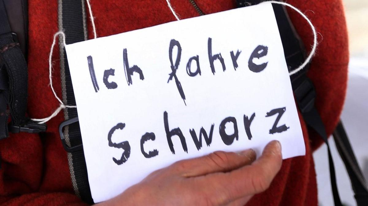 Strafe Zeichen Strafe umgehen: Darf man mit diesem Schild Schwarzfahren?