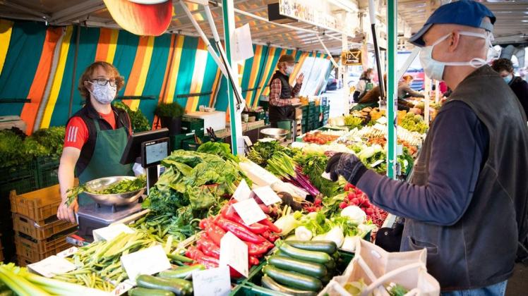 Der Weihnachtsmarkt 2021 findet in Lingen trotz Corona statt und wird ausgeweitet. Die Folge: Der Wochenmarkt muss umziehen.