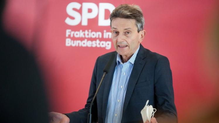 Rolf Mützenich, Vorsitzender der SPD-Bundestagsfraktion, hat sich zum Thema Corona-Maßnahmen geäußert.