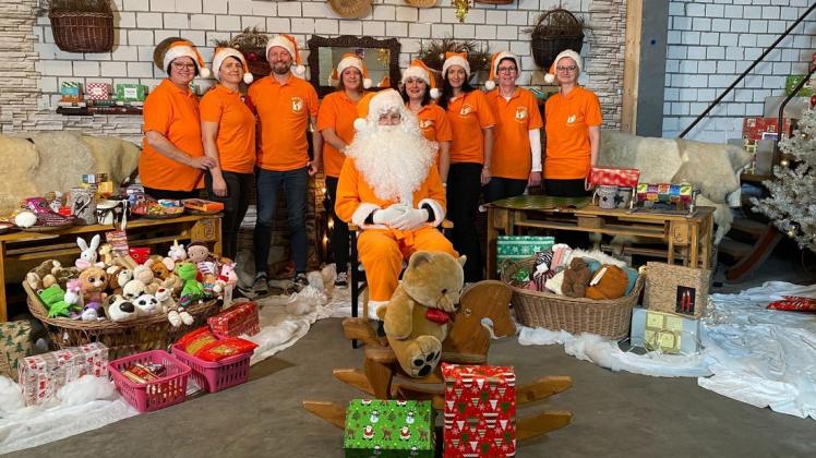 Vorfreude: Weihnachtspakete für Menschen in Not sammelt ab November wieder der Verein Helping Hands in Lathen.