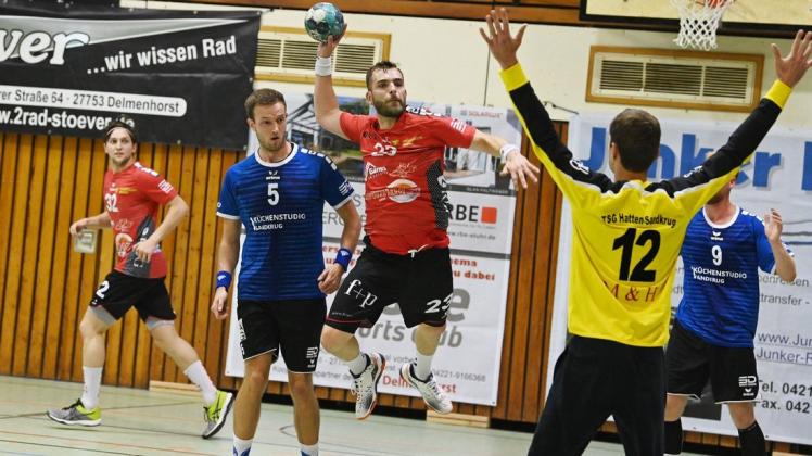 Die Oberliga-Handballer der HSG Delmenhorst um Janik Köhler (am Ball) erwarten die SG Achim/Baden.