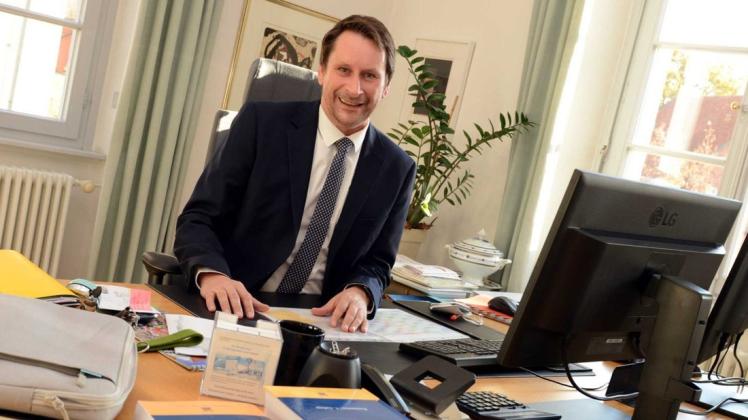 Sieben Wochen nach seiner Wahl zum Bürgermeister der Samtgemeinde Artland bezog Michael Bürgel sein neues Büro im Quakenbrücker Rathaus.