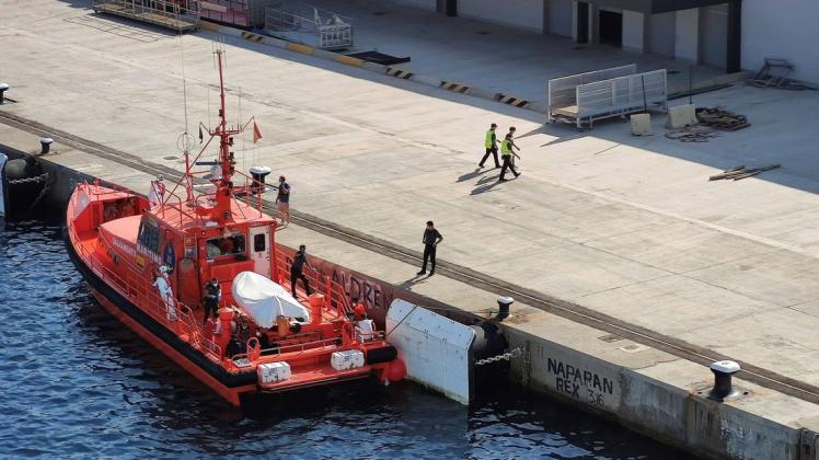 Ein Rettungsschiff mit algerischen Flüchtlingen an Bord legt 2020 in La Palma an. Dieses Jahr kamen noch deutlich mehr Menschen über die Seeroute nach Mallorca.