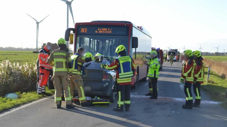 Fünf Verletzte: Mann Kracht Mit Auto Frontal In Linienbus | SHZ